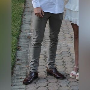 Lululemon Men’s ABC Slim-Fit 5 Pocket Warpstream Grey Sage Pant 28”W, 30”L